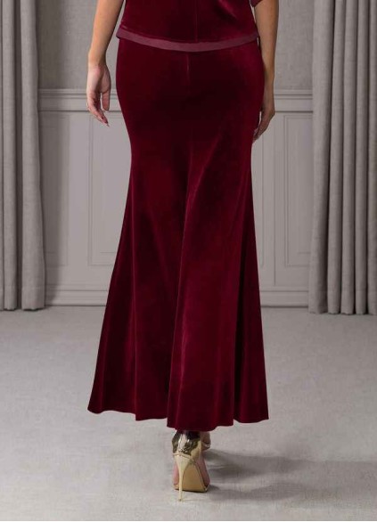 Skolw Zana Velvet Skirt
( Final Sale ) Skolw Zana Velvet Skirt
( Final Sale )