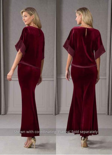 Skolw Zana Velvet Skirt
( Final Sale ) Skolw Zana Velvet Skirt
( Final Sale )